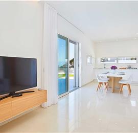 3 bedroom villa with pool & sea views, Alcamo Marina, sleeps 6-7